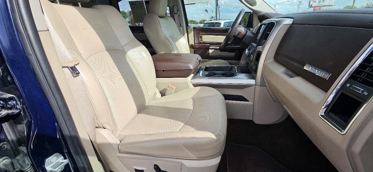 RAM 1500 4WD Crew Cab 140.5" Laramie 2016