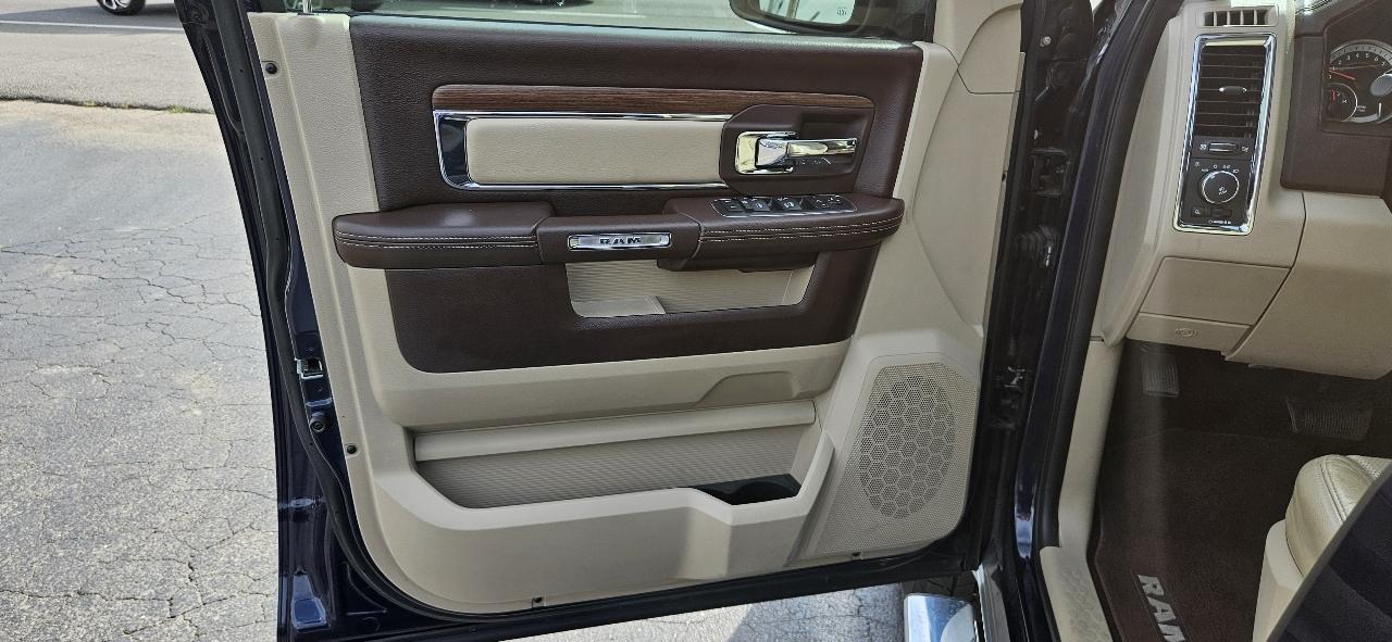 RAM 1500 4WD Crew Cab 140.5" Laramie 2016