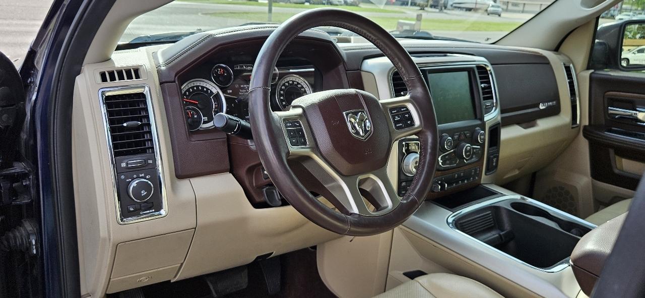 RAM 1500 4WD Crew Cab 140.5" Laramie 2016