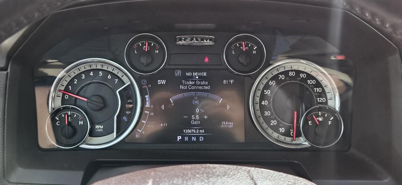 RAM 1500 4WD Crew Cab 140.5" Laramie 2016