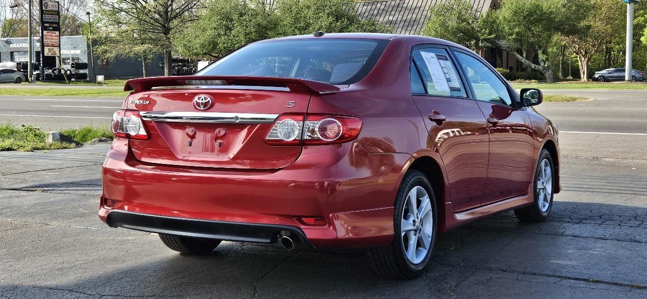 Toyota Corolla 4dr Sdn Auto S (Natl) 2011