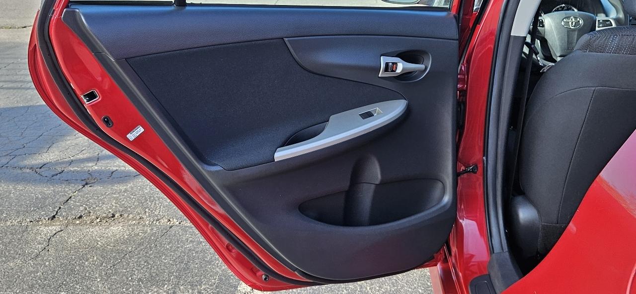 Toyota Corolla 4dr Sdn Auto S (Natl) 2011