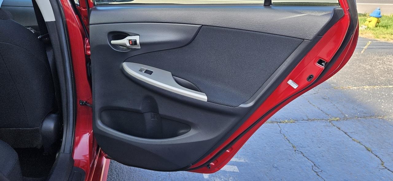 Toyota Corolla 4dr Sdn Auto S (Natl) 2011