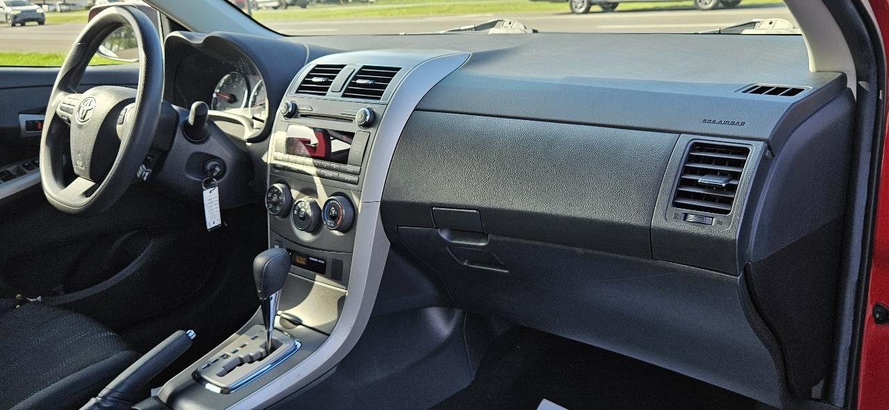 Toyota Corolla 4dr Sdn Auto S (Natl) 2011