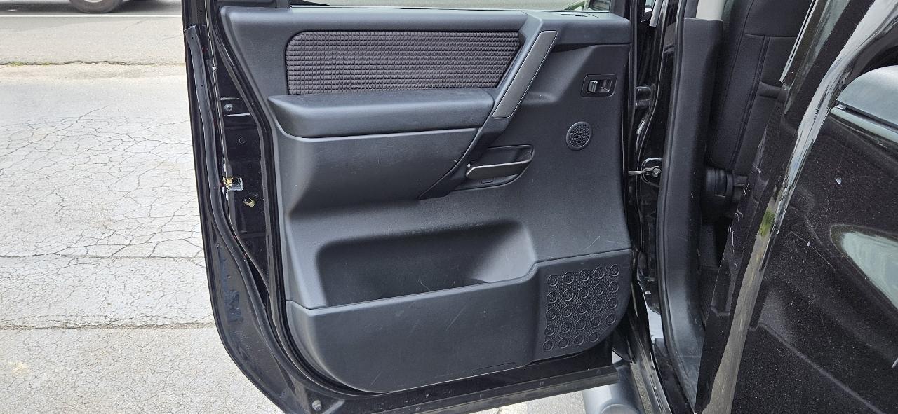 Nissan Titan 4WD Crew Cab SWB PRO-4X 2013