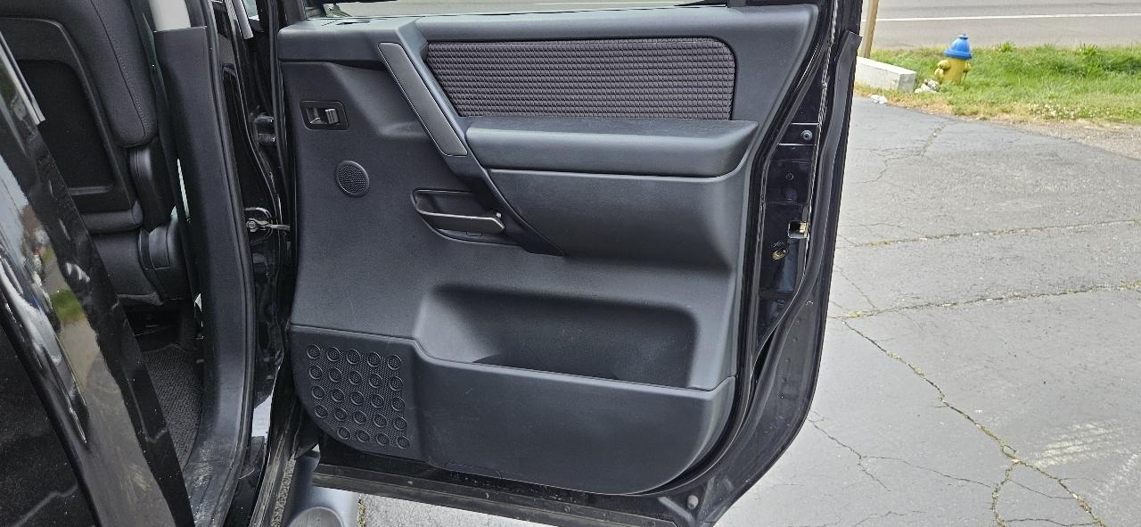 Nissan Titan 4WD Crew Cab SWB PRO-4X 2013