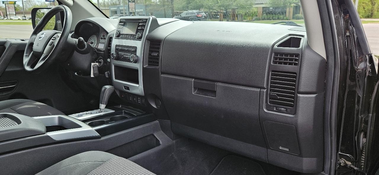 Nissan Titan 4WD Crew Cab SWB PRO-4X 2013