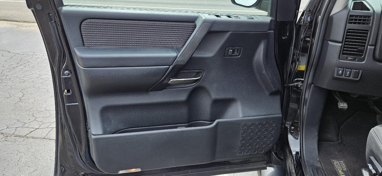 Nissan Titan 4WD Crew Cab SWB PRO-4X 2013