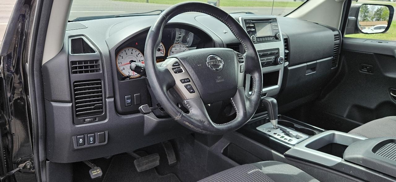 Nissan Titan 4WD Crew Cab SWB PRO-4X 2013