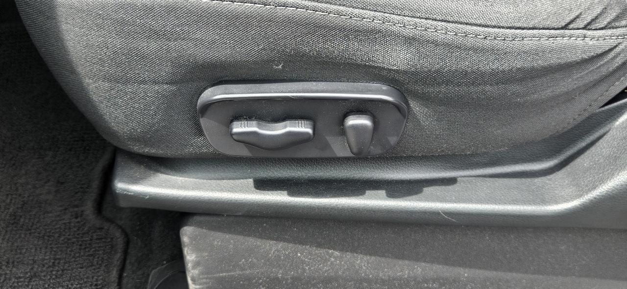 Nissan Titan 4WD Crew Cab SWB PRO-4X 2013