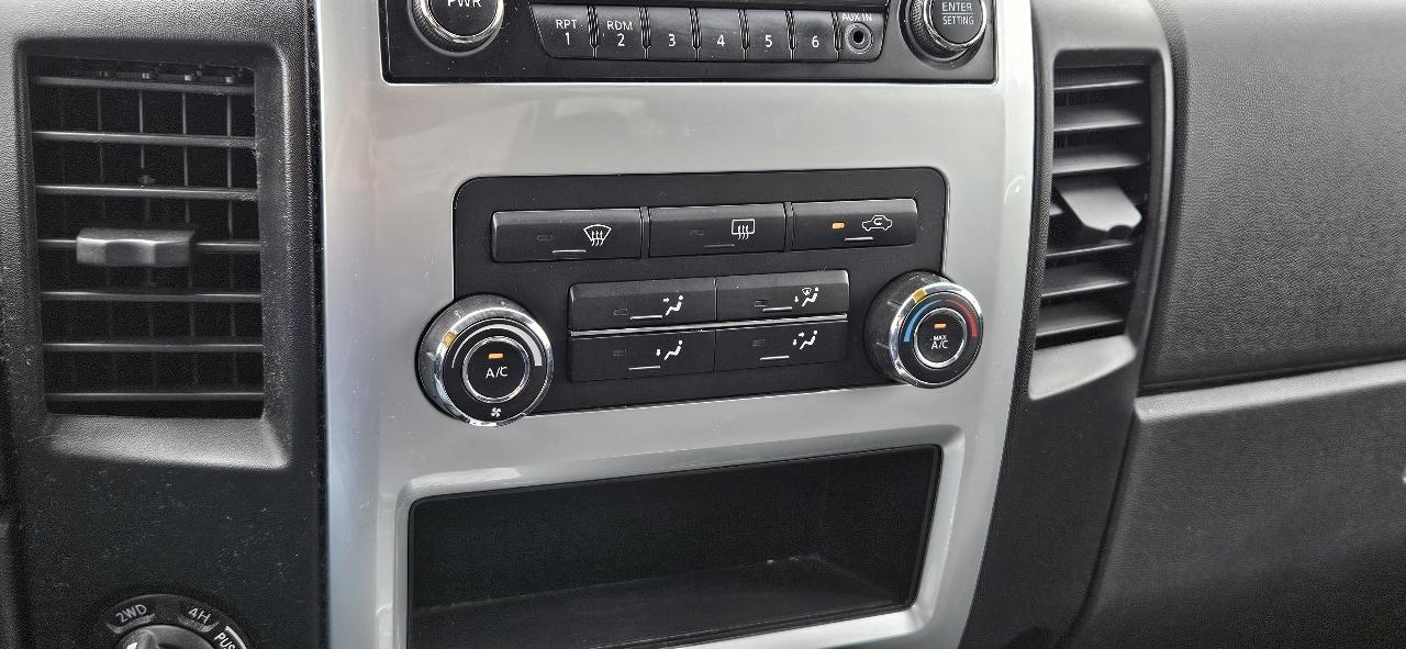 Nissan Titan 4WD Crew Cab SWB PRO-4X 2013