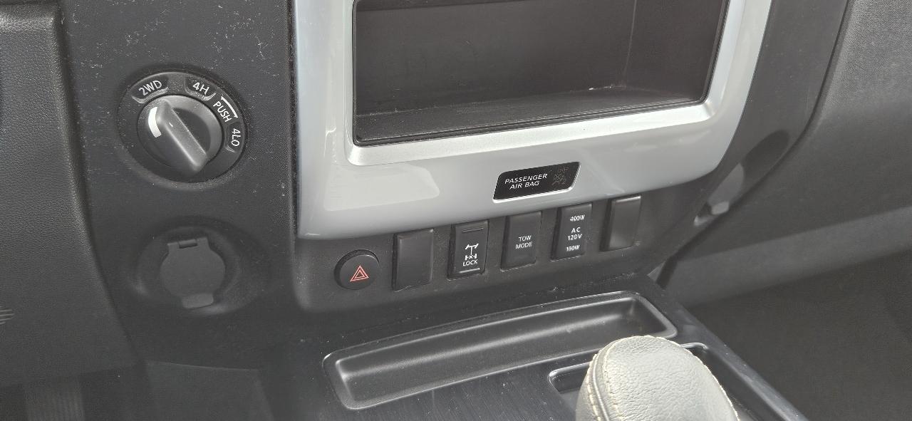 Nissan Titan 4WD Crew Cab SWB PRO-4X 2013