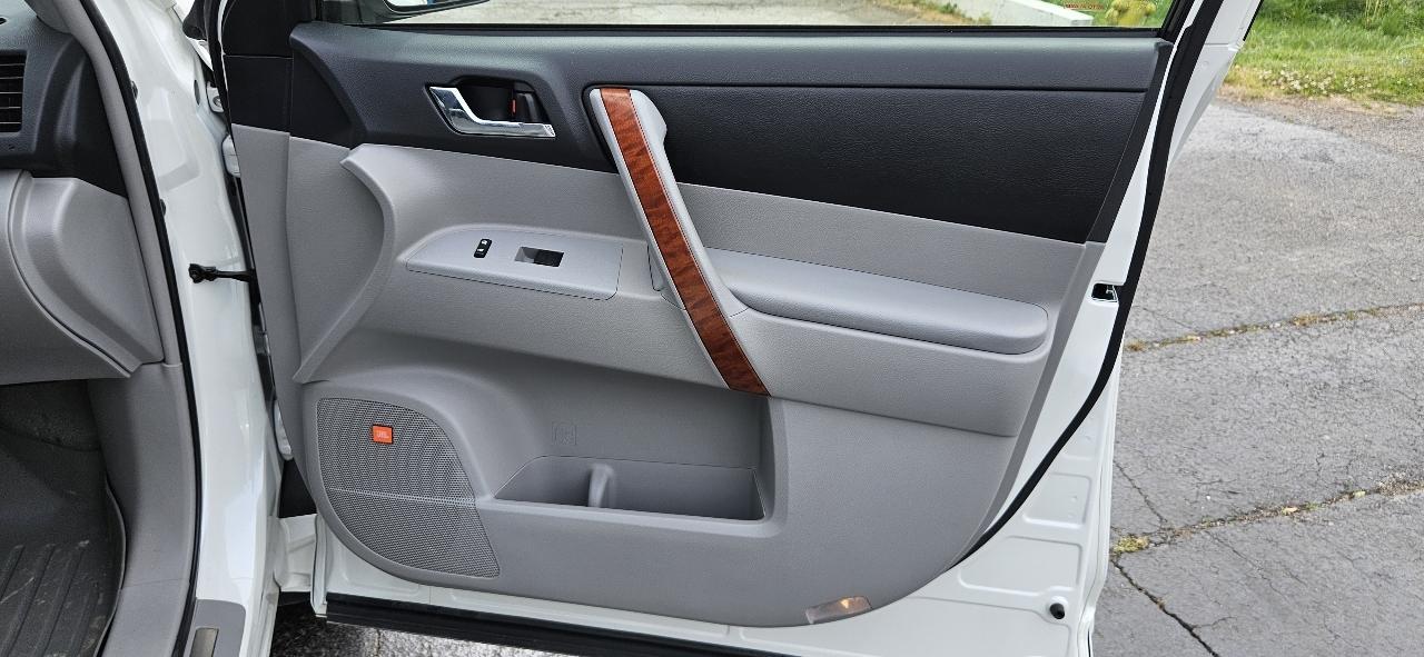 Toyota Highlander FWD 4dr Limited (Natl) 2008