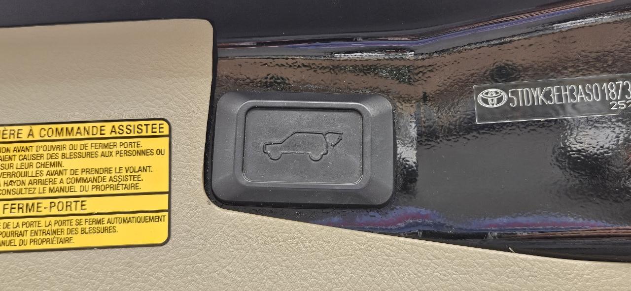 Toyota Highlander FWD 4dr V6 Limited (Natl) 2010