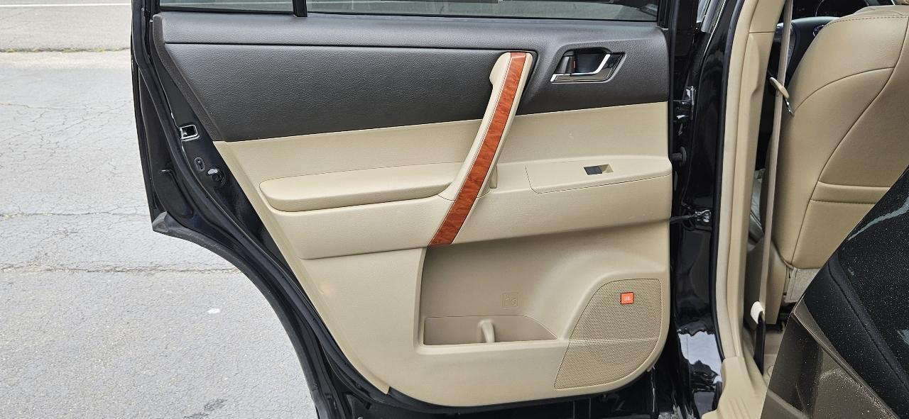 Toyota Highlander FWD 4dr V6 Limited (Natl) 2010