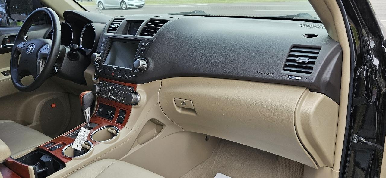 Toyota Highlander FWD 4dr V6 Limited (Natl) 2010