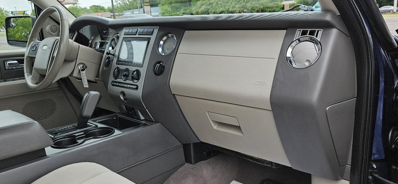 Ford Expedition 4WD 4dr XLT 2013