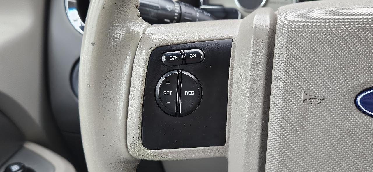Ford Expedition 4WD 4dr XLT 2013