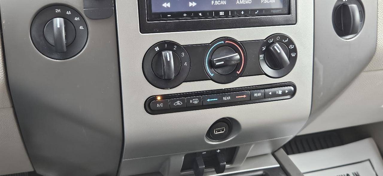 Ford Expedition 4WD 4dr XLT 2013