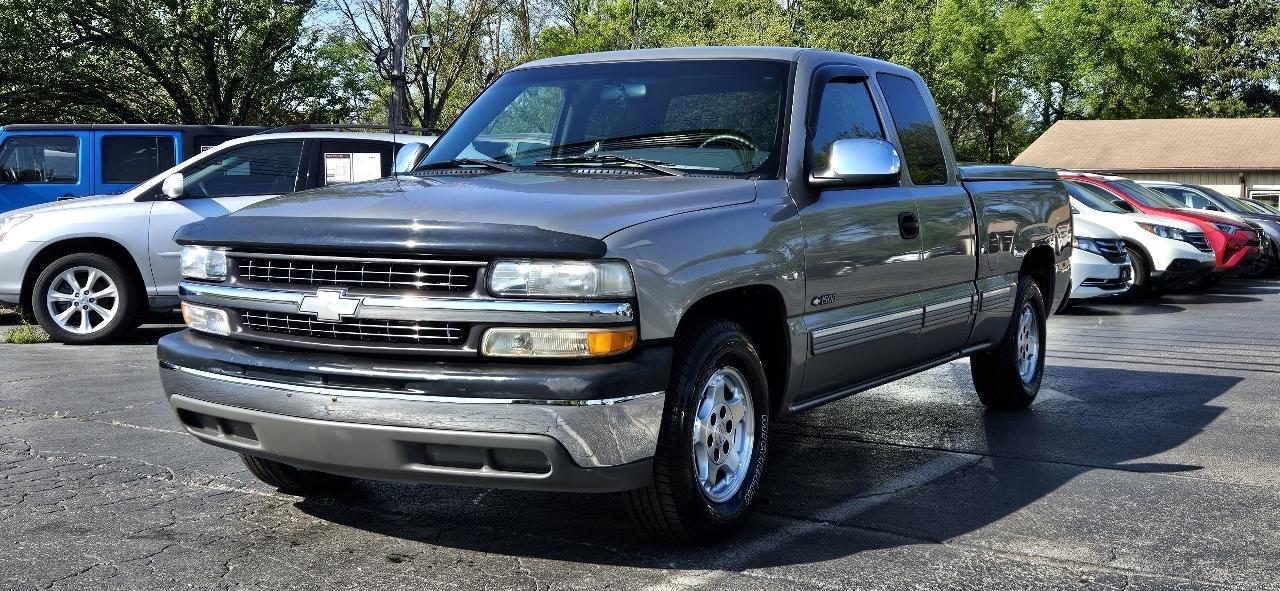 Chevrolet Silverado 1500 Ext Cab 143.5" WB LS 2002