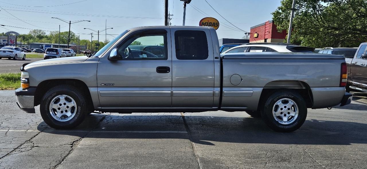 Chevrolet Silverado 1500 Ext Cab 143.5" WB LS 2002