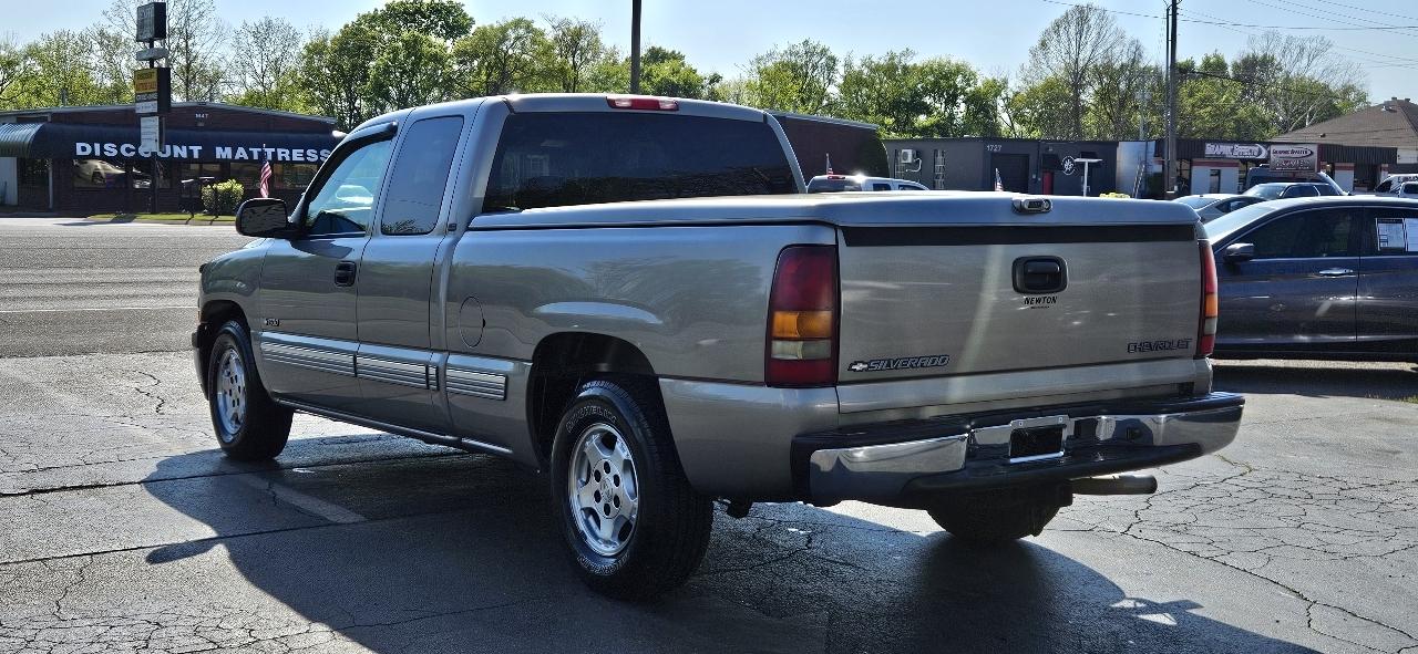 Chevrolet Silverado 1500 Ext Cab 143.5" WB LS 2002