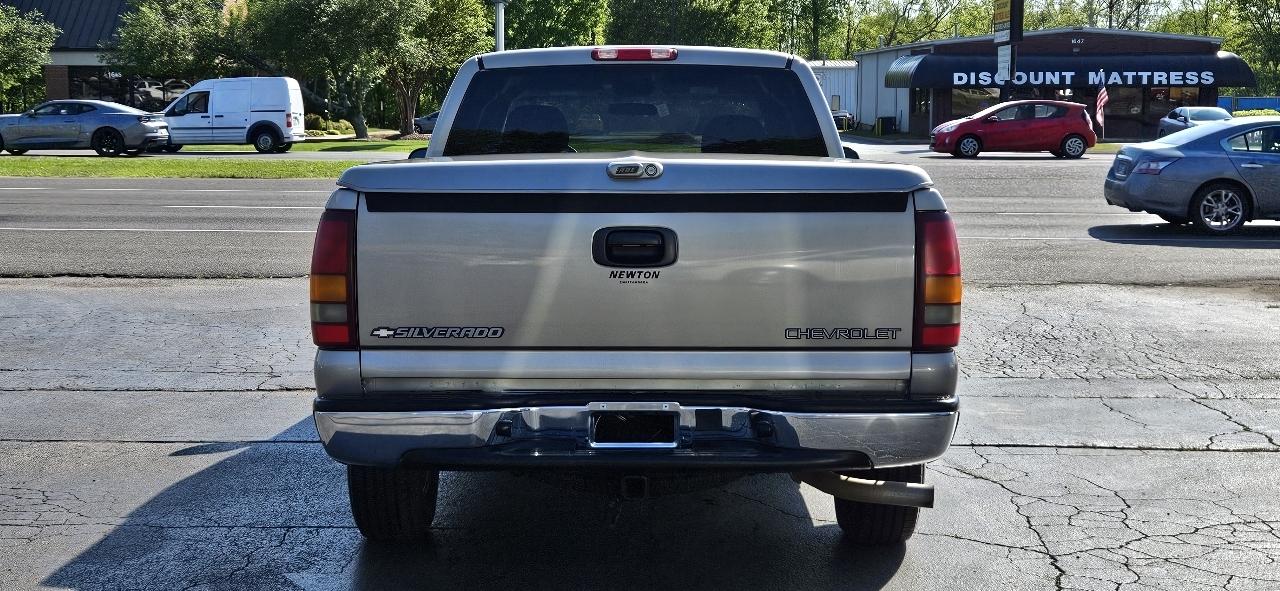 Chevrolet Silverado 1500 Ext Cab 143.5" WB LS 2002