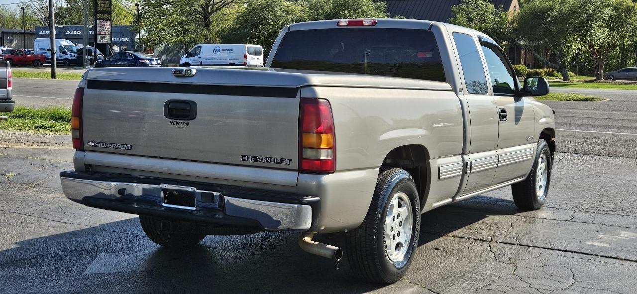 Chevrolet Silverado 1500 Ext Cab 143.5" WB LS 2002