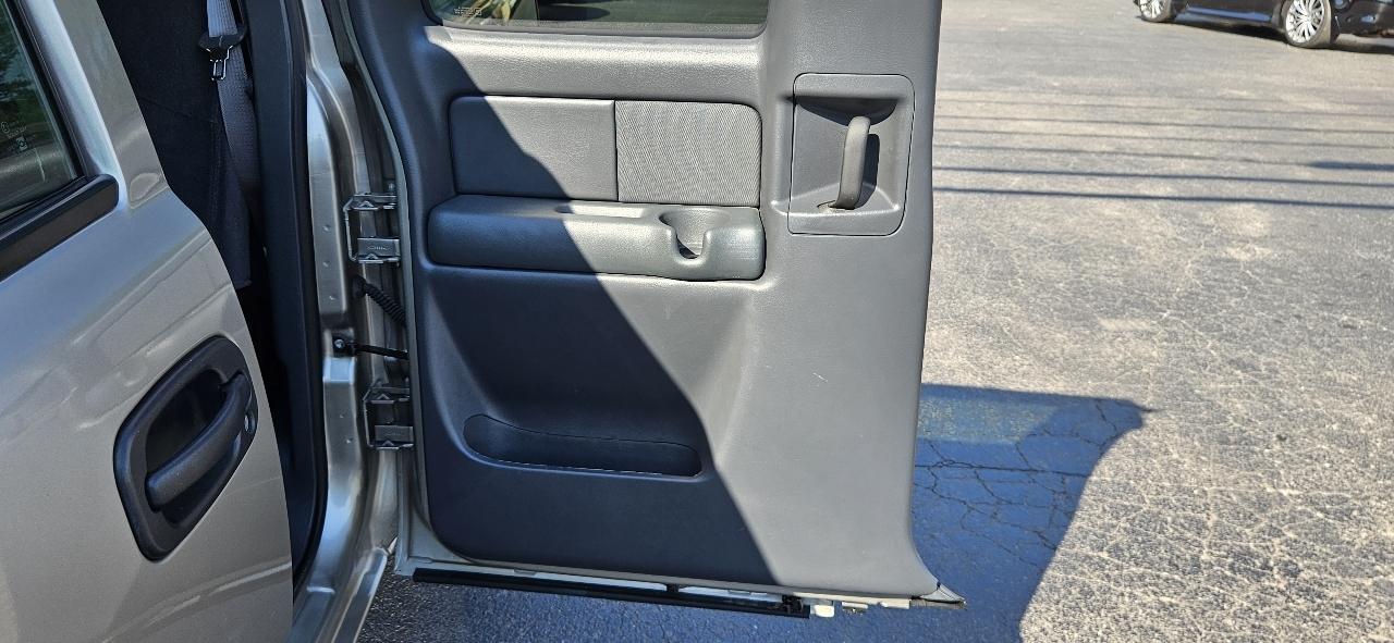 Chevrolet Silverado 1500 Ext Cab 143.5" WB LS 2002