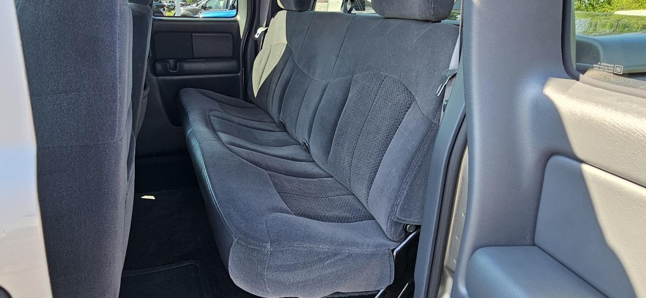 Chevrolet Silverado 1500 Ext Cab 143.5" WB LS 2002