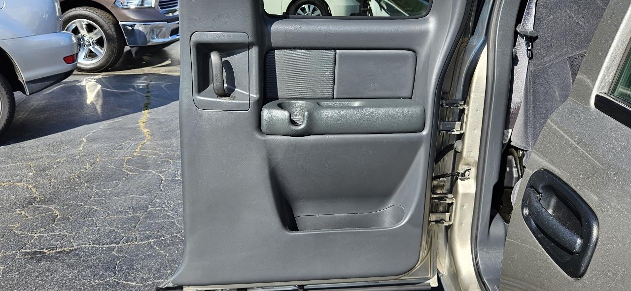 Chevrolet Silverado 1500 Ext Cab 143.5" WB LS 2002