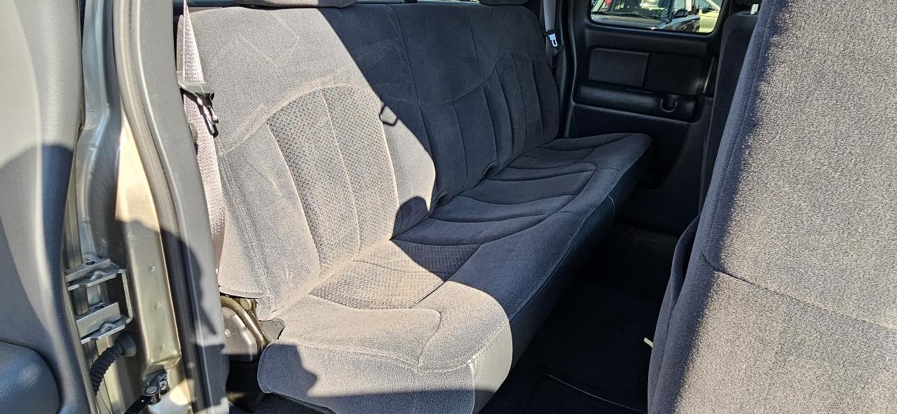 Chevrolet Silverado 1500 Ext Cab 143.5" WB LS 2002