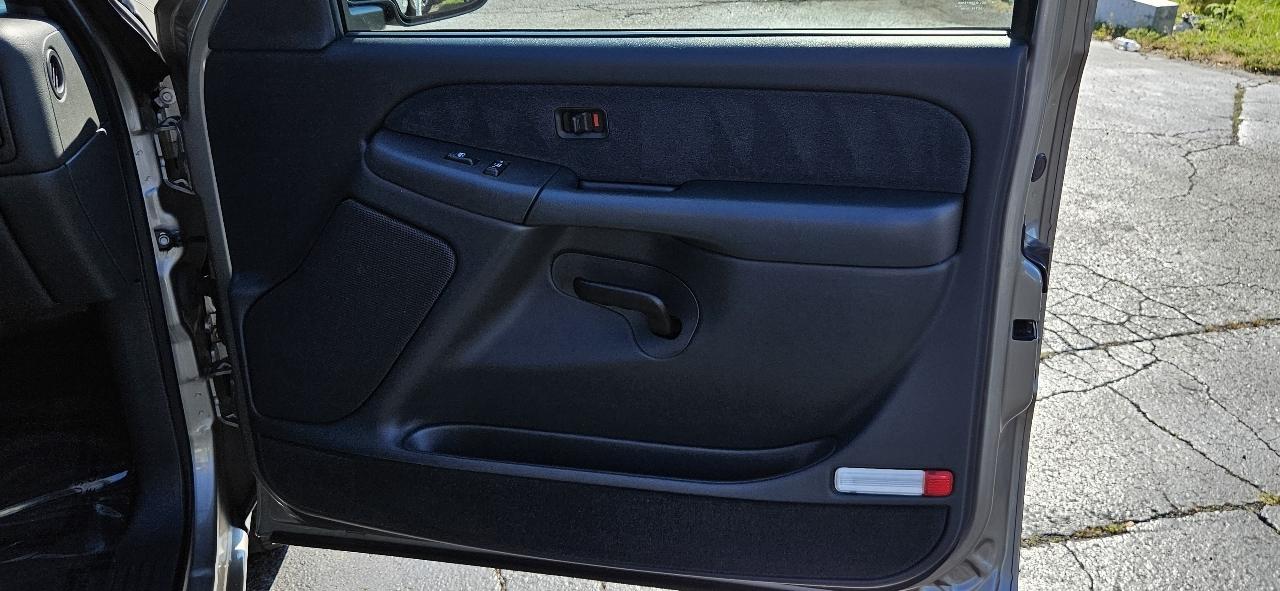 Chevrolet Silverado 1500 Ext Cab 143.5" WB LS 2002