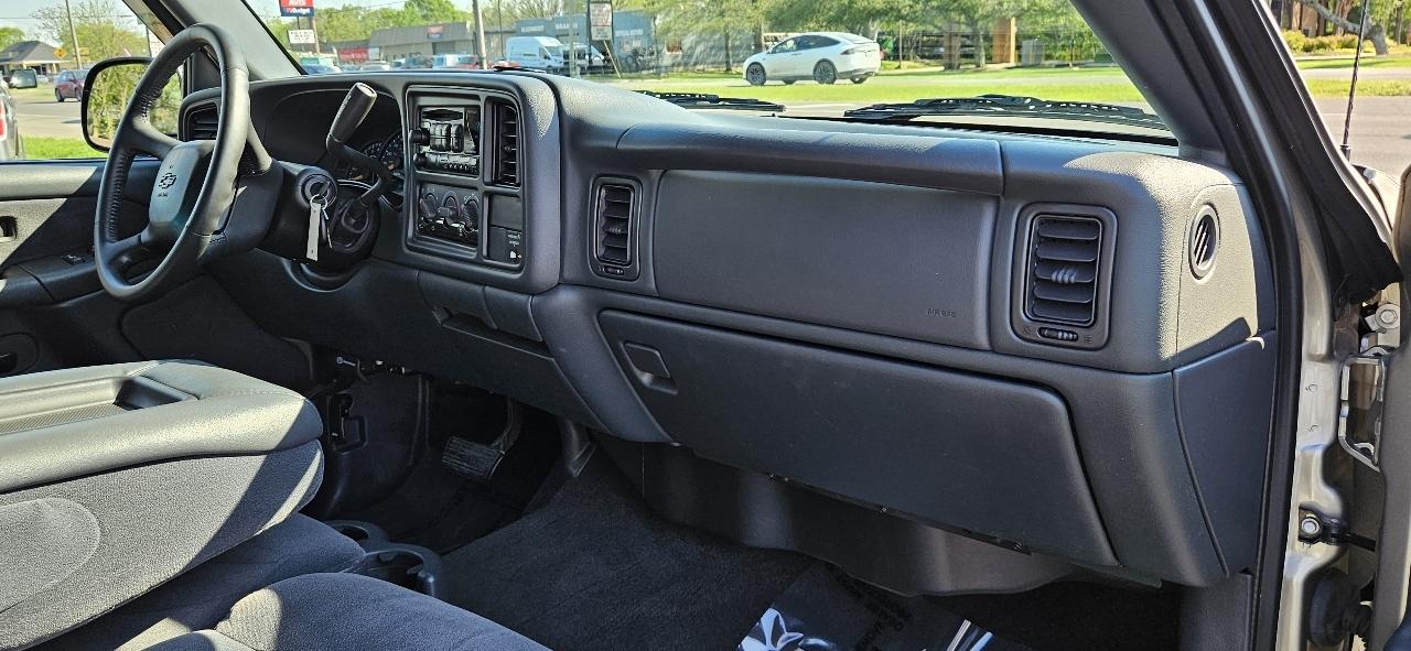 Chevrolet Silverado 1500 Ext Cab 143.5" WB LS 2002