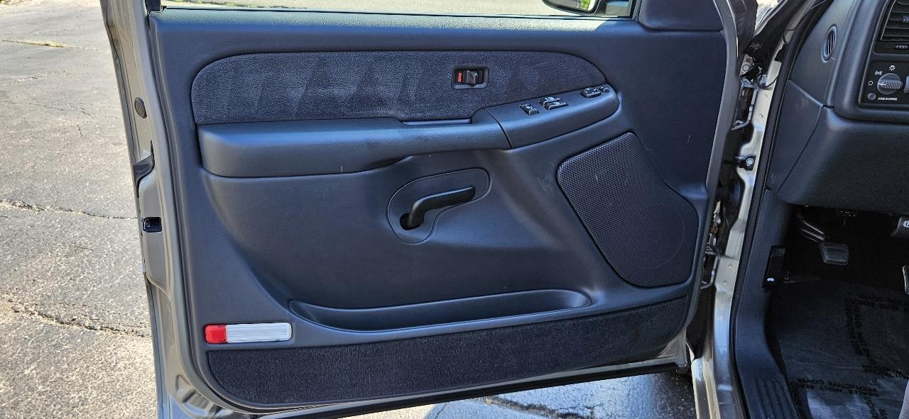 Chevrolet Silverado 1500 Ext Cab 143.5" WB LS 2002