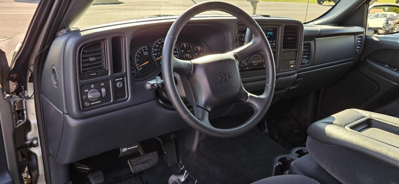 Chevrolet Silverado 1500 Ext Cab 143.5" WB LS 2002