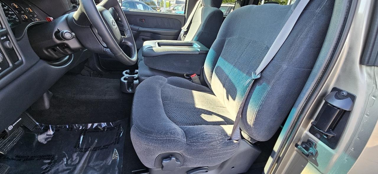 Chevrolet Silverado 1500 Ext Cab 143.5" WB LS 2002