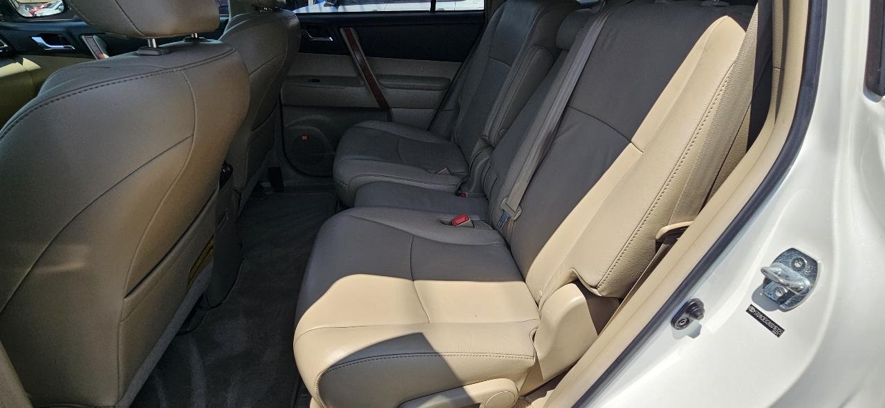 Toyota Highlander FWD 4dr V6 Limited (Natl) 2010