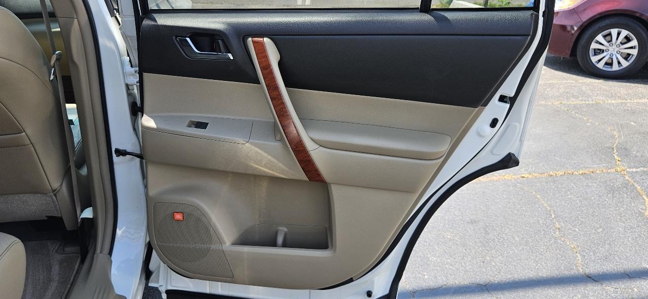 Toyota Highlander FWD 4dr V6 Limited (Natl) 2010