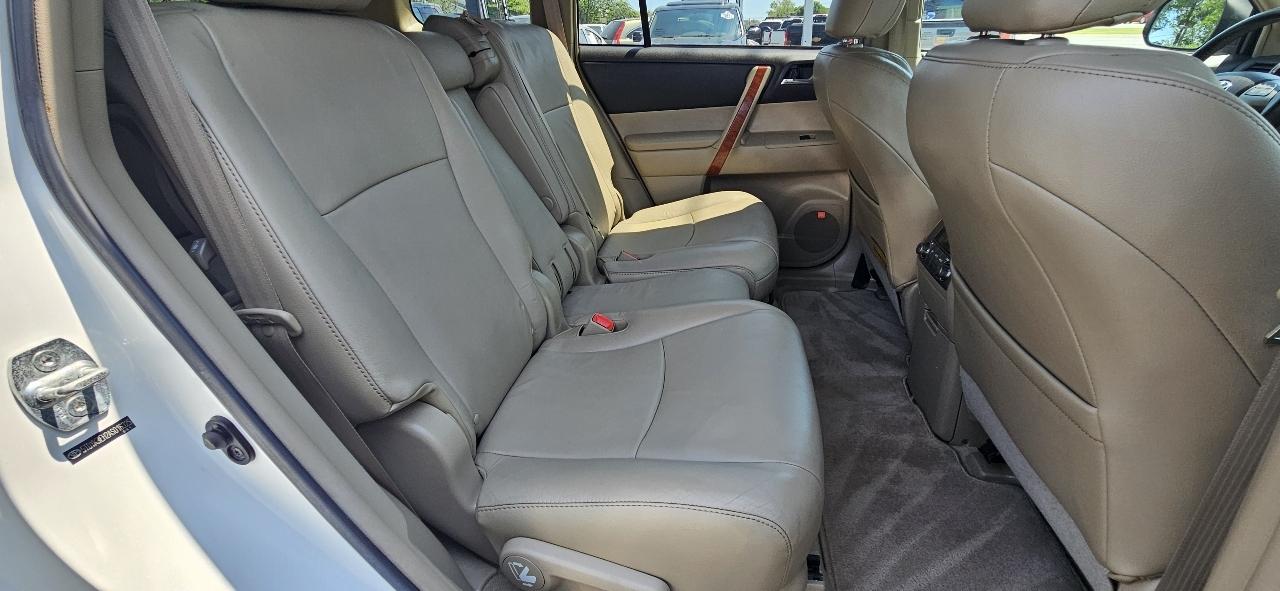 Toyota Highlander FWD 4dr V6 Limited (Natl) 2010