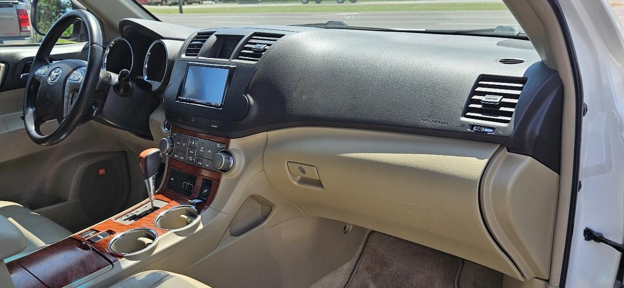 Toyota Highlander FWD 4dr V6 Limited (Natl) 2010