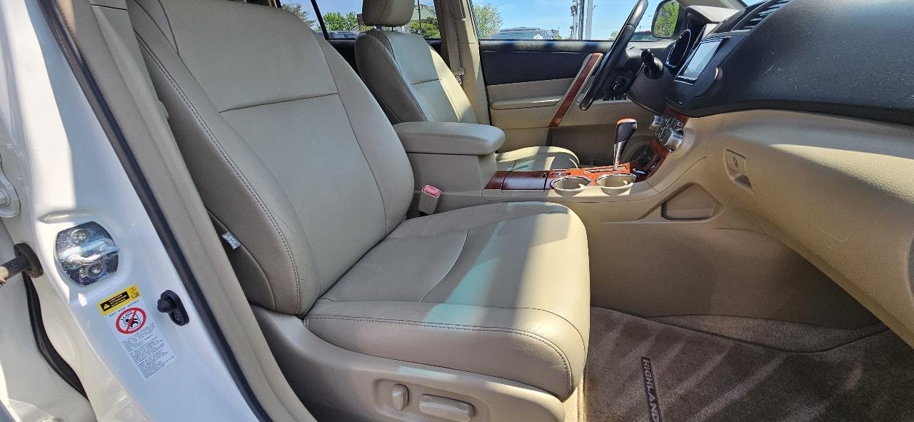 Toyota Highlander FWD 4dr V6 Limited (Natl) 2010