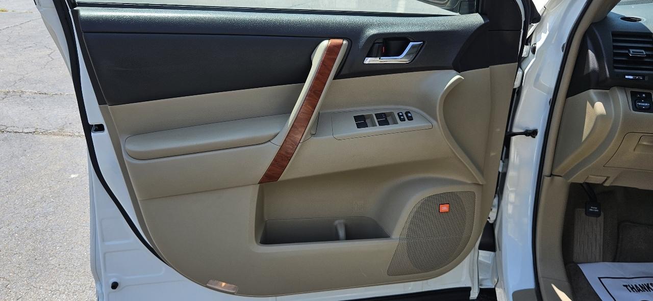 Toyota Highlander FWD 4dr V6 Limited (Natl) 2010