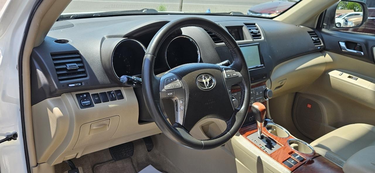 Toyota Highlander FWD 4dr V6 Limited (Natl) 2010