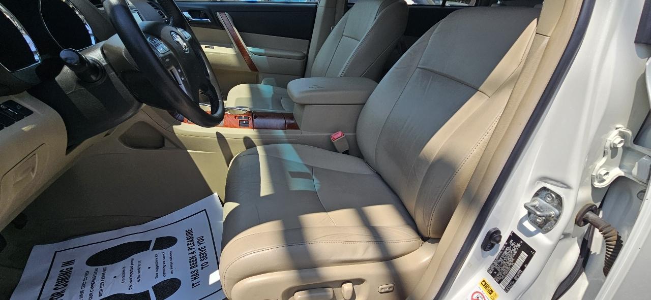 Toyota Highlander FWD 4dr V6 Limited (Natl) 2010