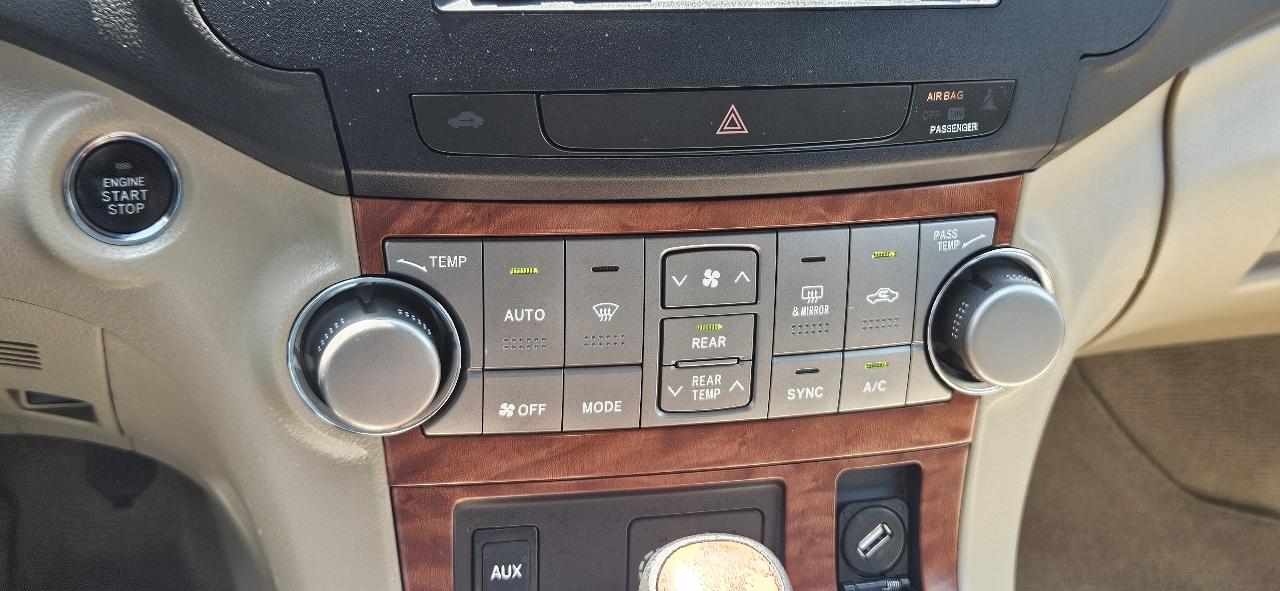 Toyota Highlander FWD 4dr V6 Limited (Natl) 2010