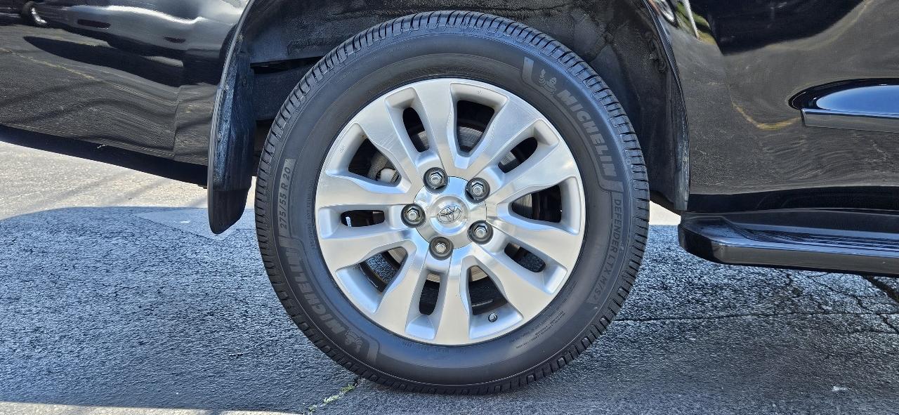 Toyota Sequoia 4WD LV8 FFV 6-Spd AT Platinum (Natl) 2011