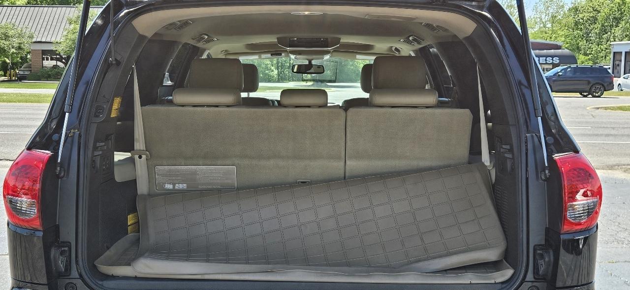 Toyota Sequoia 4WD LV8 FFV 6-Spd AT Platinum (Natl) 2011