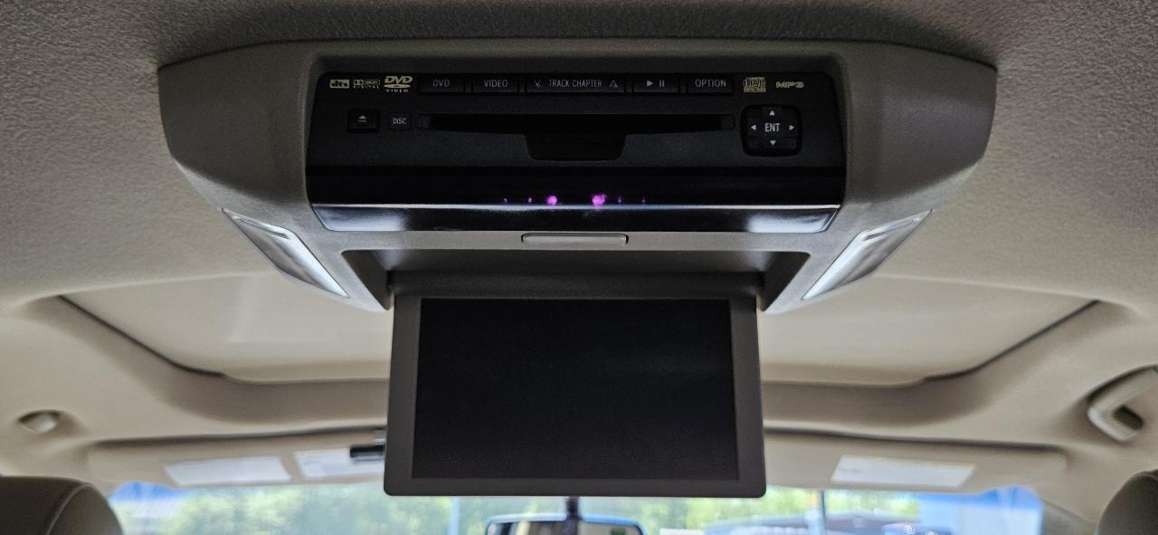 Toyota Sequoia 4WD LV8 FFV 6-Spd AT Platinum (Natl) 2011