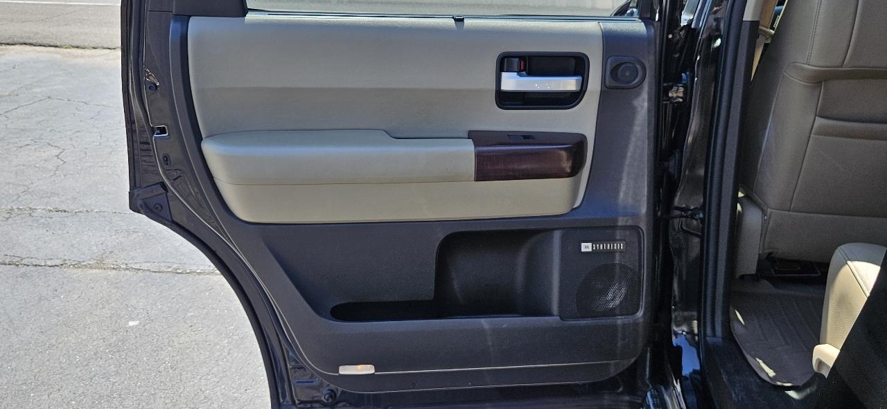 Toyota Sequoia 4WD LV8 FFV 6-Spd AT Platinum (Natl) 2011